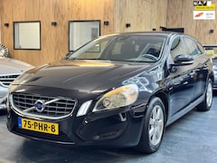 Volvo V60 - 1.6 T3|NAVI|CRUISE|TREKHAAK|AIRCO|2XSLEUTELS|BOEKJES|TOPSTAAT