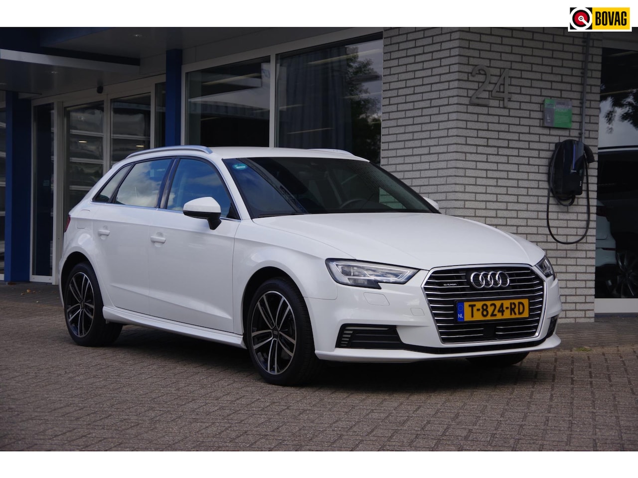 Audi A3 Sportback - 40 e-tron Advance Sport stoelverwarming lane-assist navigatie - AutoWereld.nl
