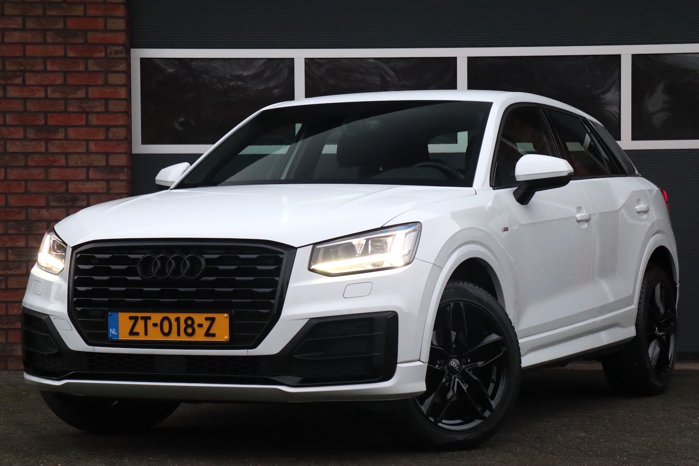 Audi Q2 - 30 TFSI S-tronic, 2x S-line, LED, trekhaak - AutoWereld.nl
