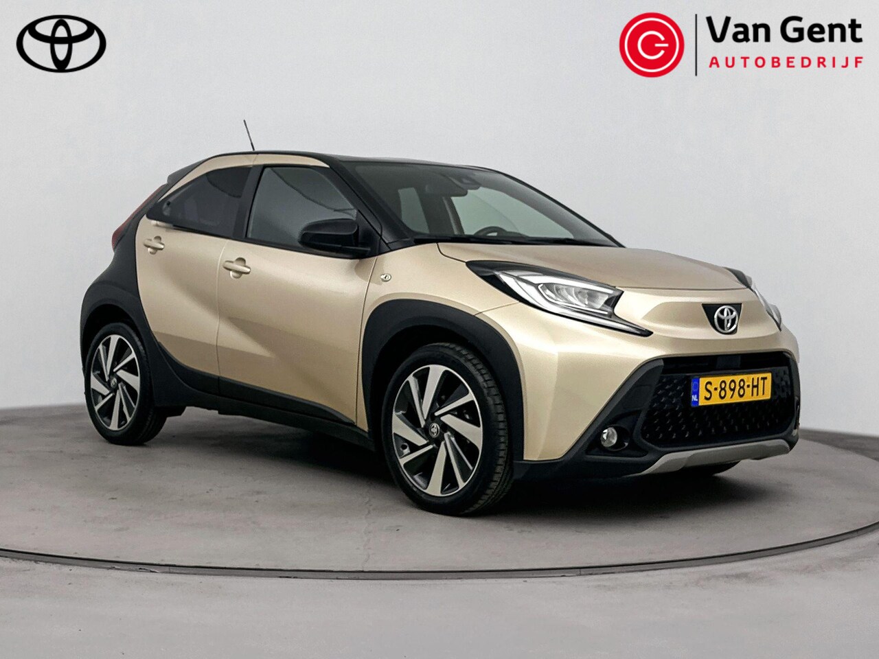 Toyota Aygo X - 1.0 VVT-i MT Envy | Navigatie | Apple Carplay / Android Auto | JBL | LED | 18 inch | Clima - AutoWereld.nl