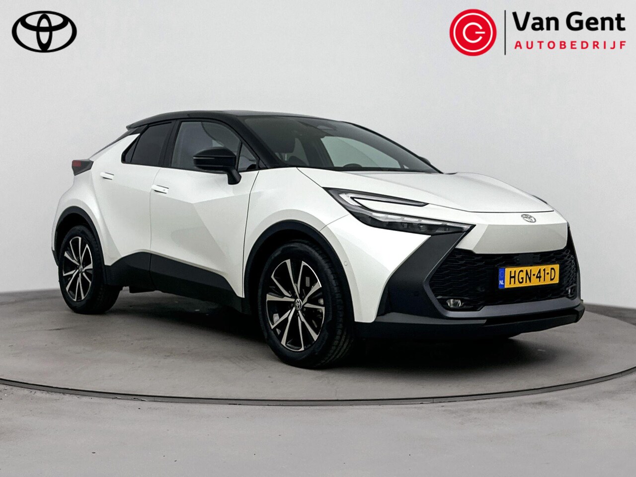 Toyota C-HR - 1.8 Hybrid 140 First Edition | Navigatie | 360 camera | Dodehoek detectie | Full LED | Ada - AutoWereld.nl