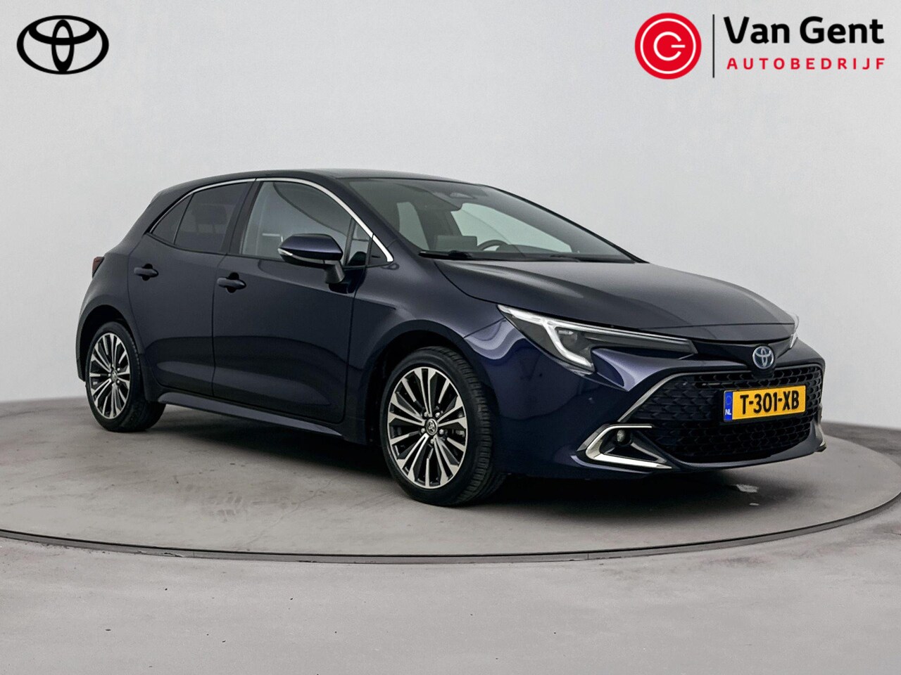 Toyota Corolla - 1.8 Hybrid First Edition | Navigatie | Stoelverwarming | Parkeersensoren voor/achter | App - AutoWereld.nl