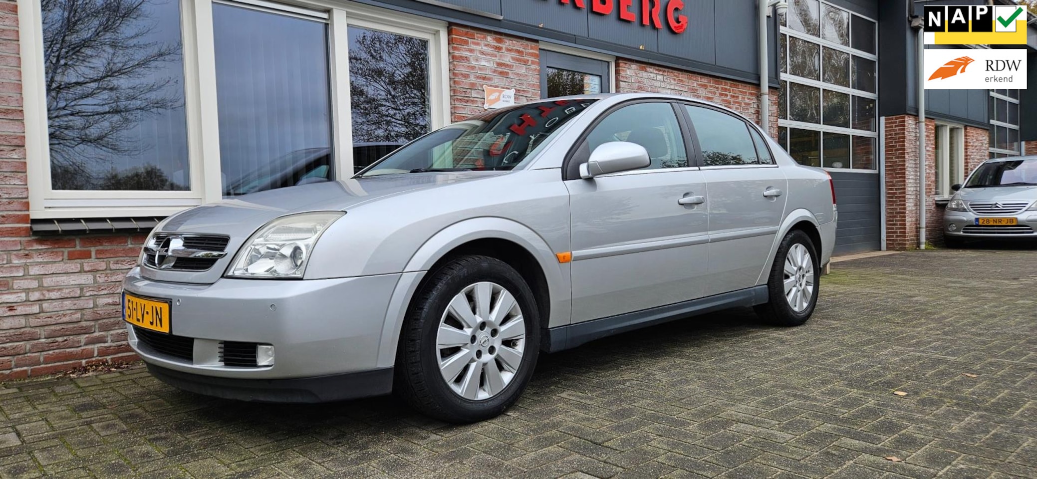 Opel Vectra - 2.2-16V Elegance Navigator Automaat! NAP! Nette Auto! Trekhaak! Uniek! - AutoWereld.nl