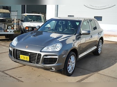 Porsche Cayenne - 4.8 Turbo