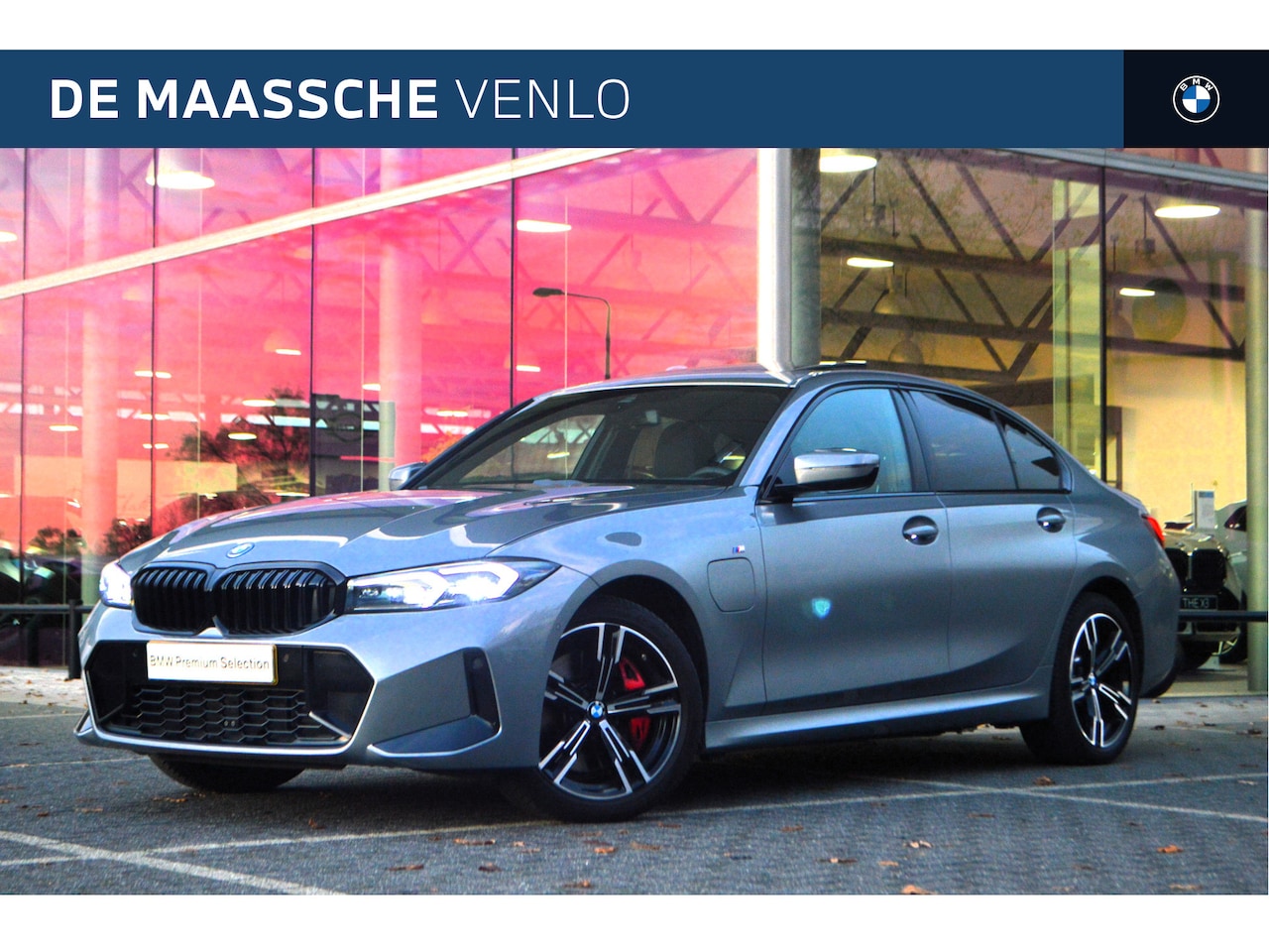 BMW 3-serie - 330e M Sport Automaat / Schuif-kanteldak / Sportstoelen / Achteruitrijcamera / Stuurverwar - AutoWereld.nl