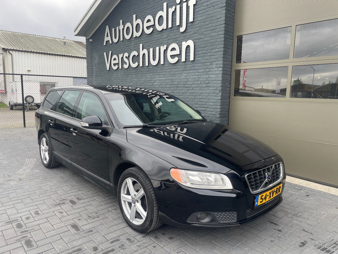 Volvo V70 - 2.5T trekhaak leer youngtimer navigatie - AutoWereld.nl