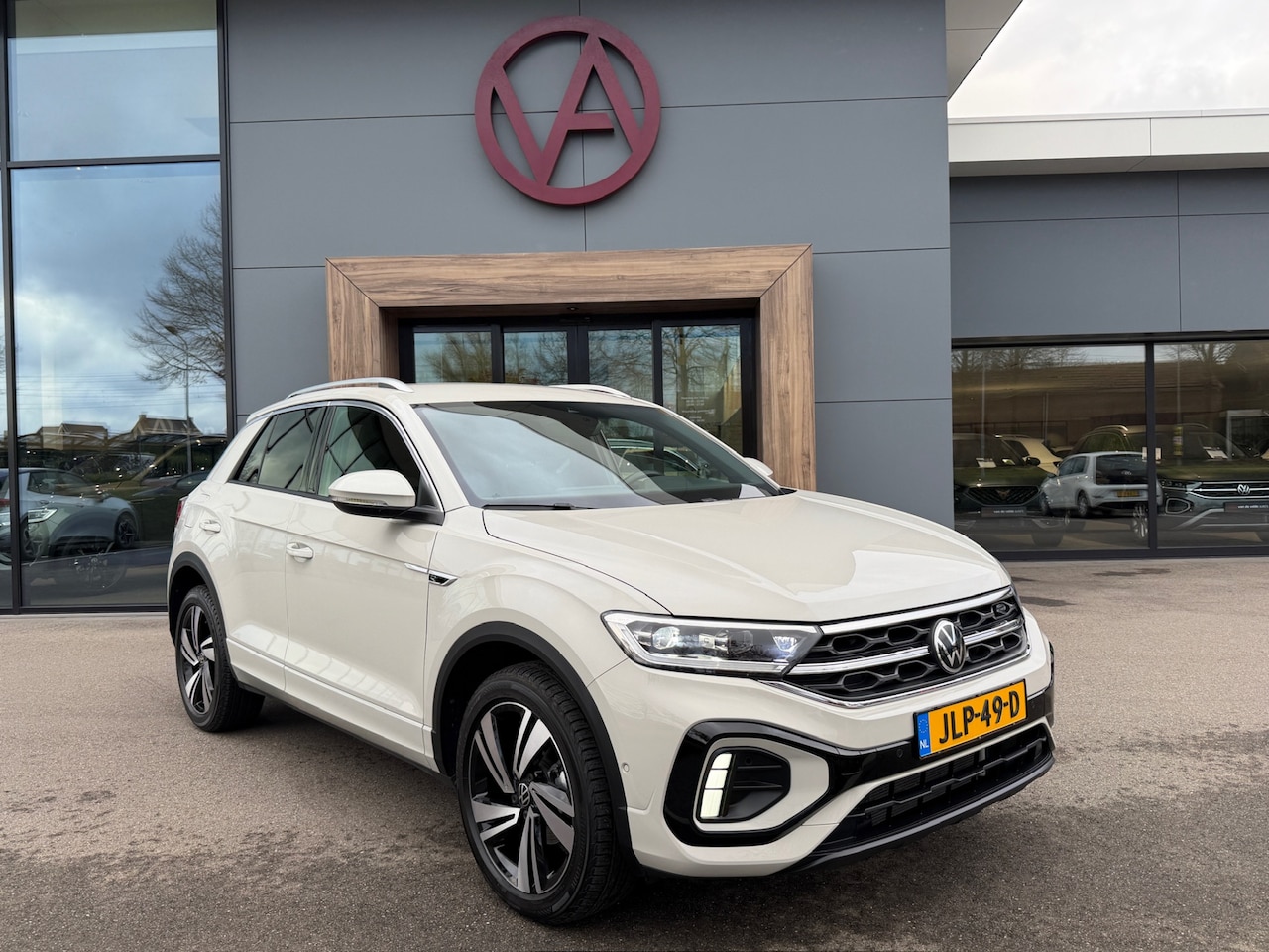 Volkswagen T-Roc - 1.5 TSI 150pk DSG R-Line | Camera | Keyless | Elek. Achterklep | Dode hoek | Rijklaar incl - AutoWereld.nl