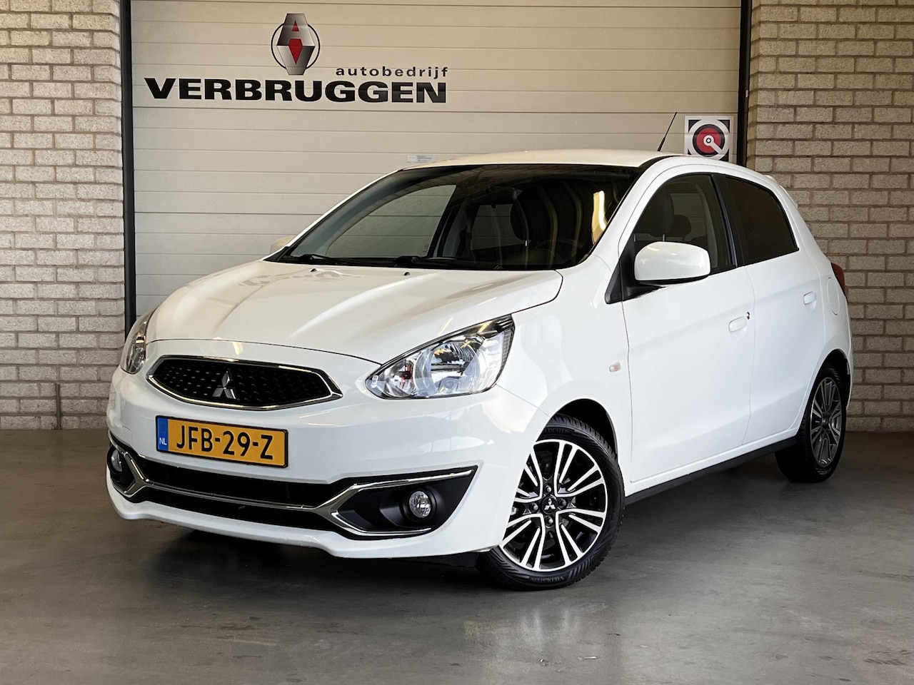 Mitsubishi Space Star - 1.2 Invite | 15"LMV | ALL-Season | Navi | Carplay | Stoelverw. | All-in rijklaarprijs - AutoWereld.nl