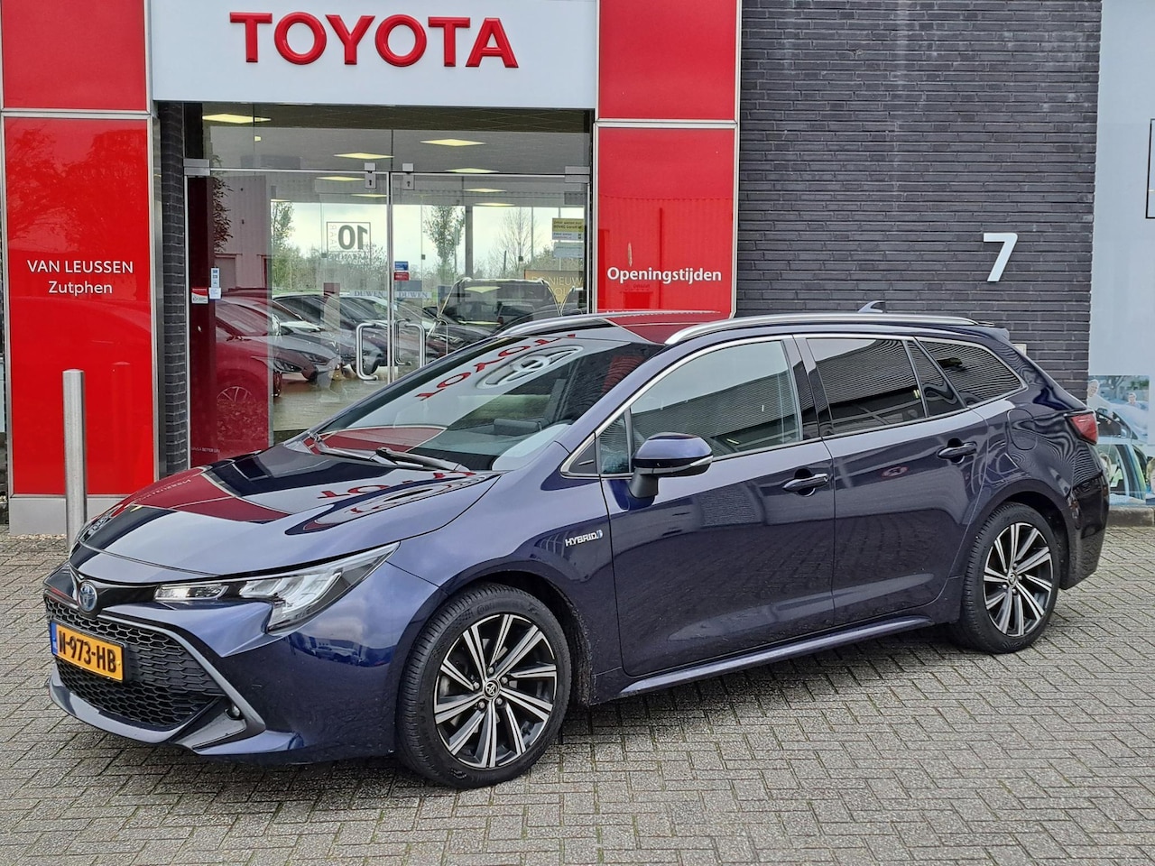 Toyota Corolla Touring Sports - 2.0 Hybrid Dynamic AFNEEMBARE TREKHAAK STOELVERWARMING APPLE CAR PLAY/ANDROID AUTO - AutoWereld.nl