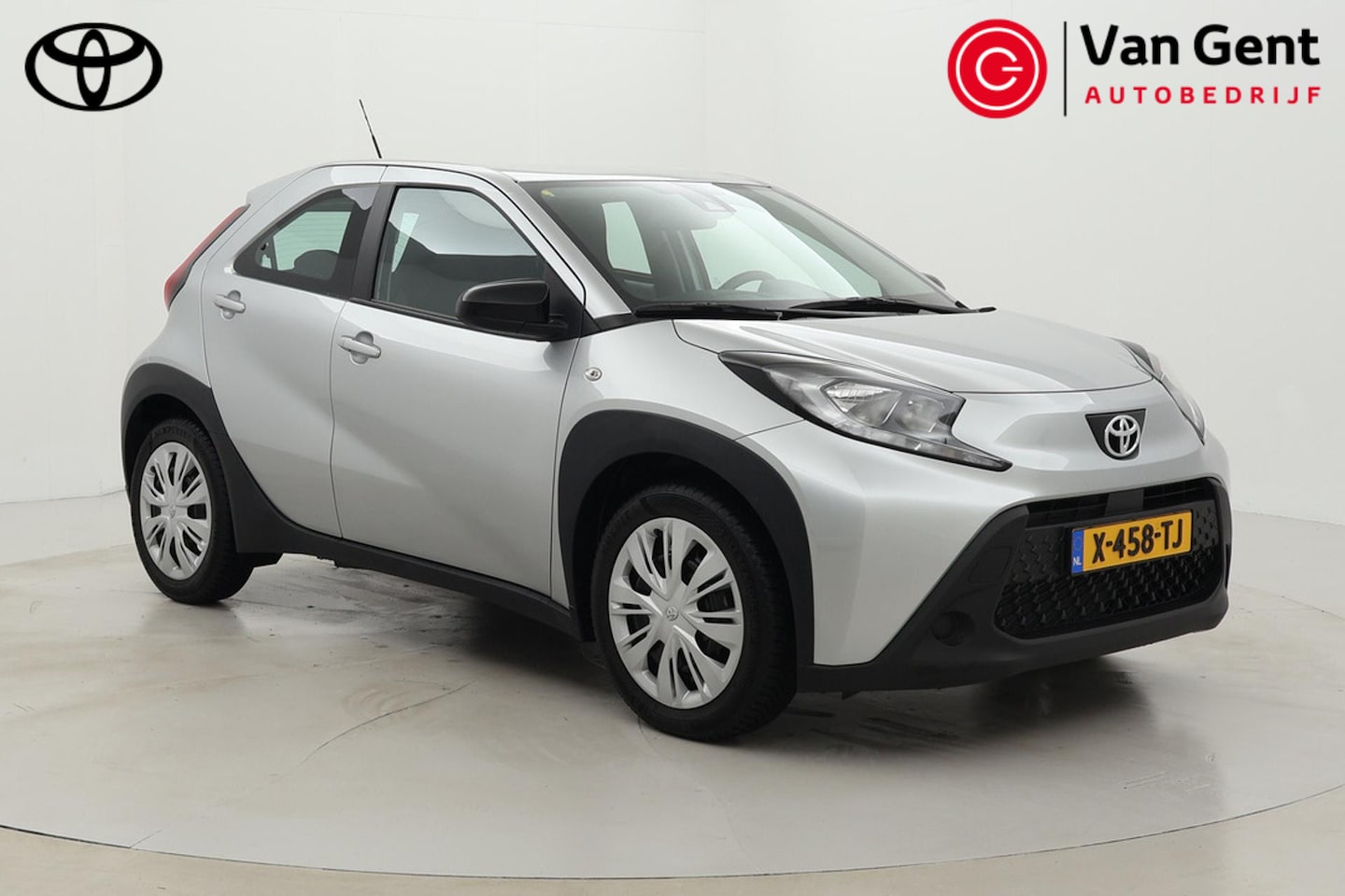 Toyota Aygo X - 1.0 VVT-i MT Play | Apple Carplay / Android Auto | Adaptive Cruise | Airco | Camera | Rijs - AutoWereld.nl