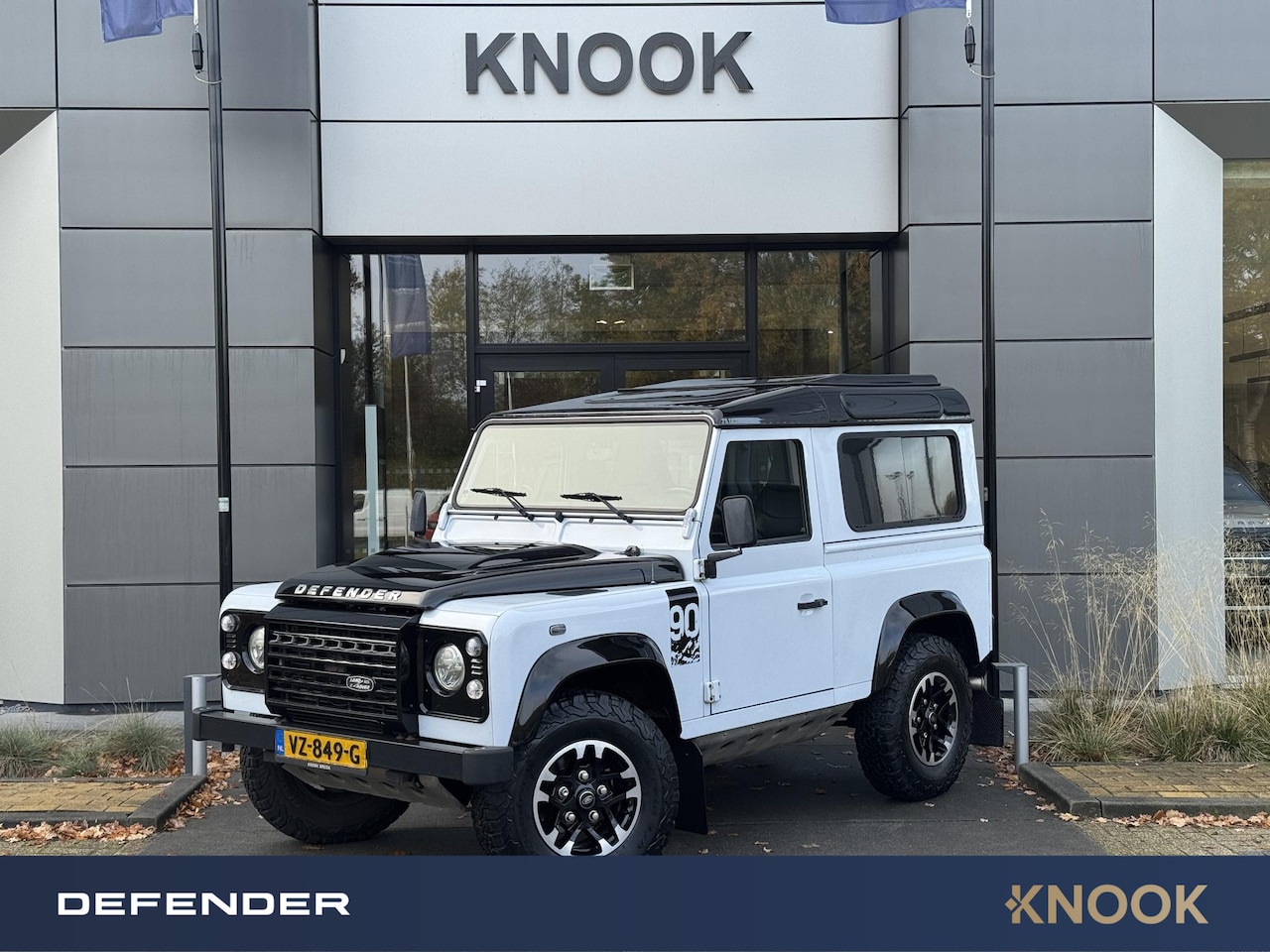 Land Rover Defender - 2.2 D SW 90" Adventure Limited Edition 2.2 D SW 90" Adventure Limited Edition - AutoWereld.nl