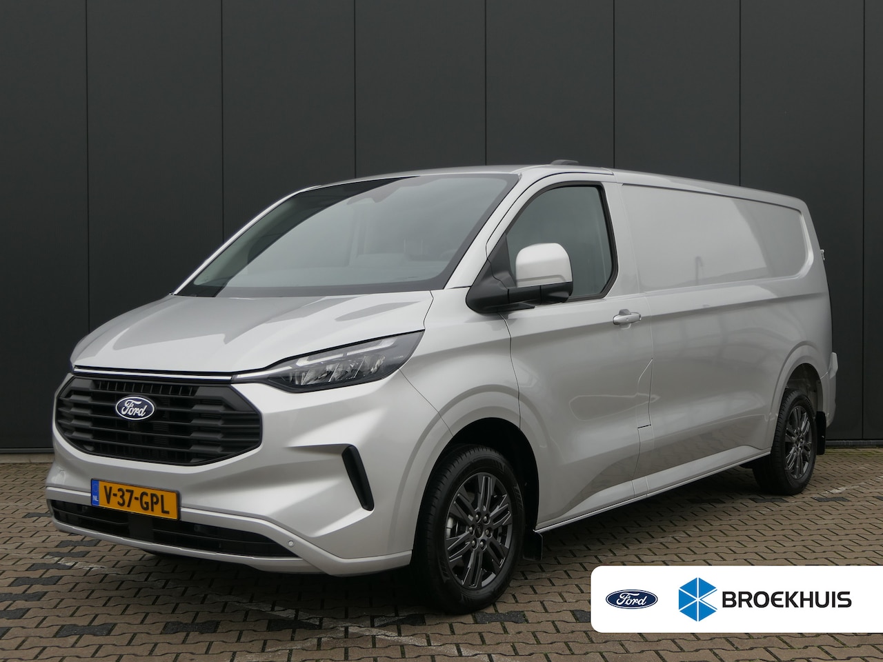 Ford Transit Custom - 300 2.0 TDCI 170pk Automaat L2H1 Limited | Elektrisch Inklapbare Trekhaak | 360 Camera | D - AutoWereld.nl