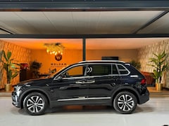 Volkswagen Tiguan - 1.5 TSI ACT IQ-Drive Garantie Trekhaak Xenon Carplay ACC Clima Navi Led Dab Front Ass Rijk