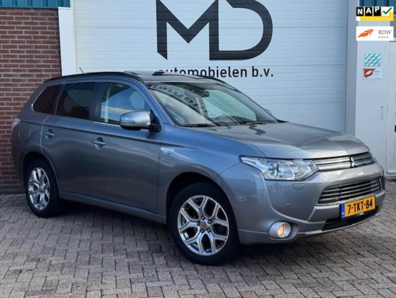 Mitsubishi Outlander - 2.0 PHEV Instyle - Dealer onderhouden - AutoWereld.nl