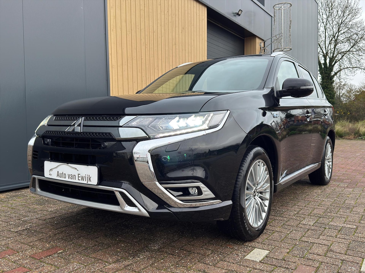 Mitsubishi Outlander - 2.4 PHEV 240pk 4WD Aut Instyle |Trekhaak | Stoel/Stuurverwarming | Blis | Cruise | Carplay - AutoWereld.nl