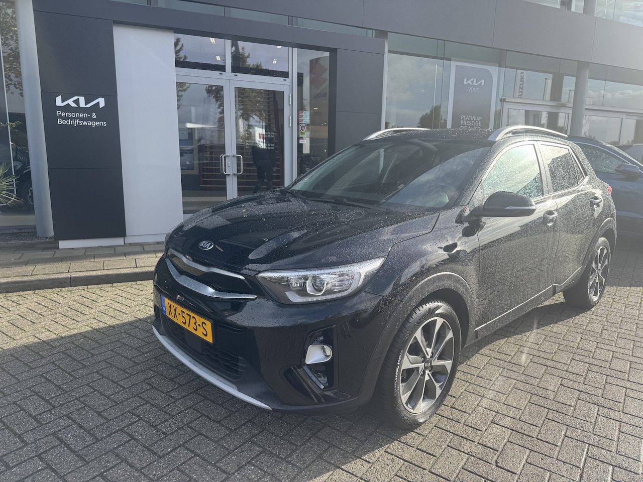 Kia Stonic - 1.0 T-GDi DynamicPlusLine Navi | Lichtmetalen velgen | Camera Info Frank Eijsbouts 0492-58 - AutoWereld.nl