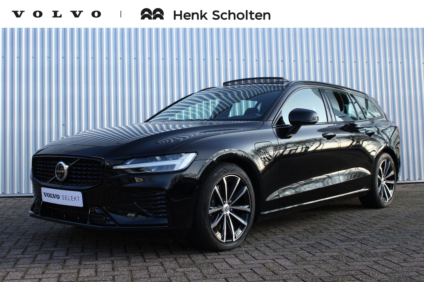 Volvo V60 - T6 Plug-in hybrid AWD Plus Dark | Verwarmbare Voorstoelen (met geheugen), Stuurwiel en Ach - AutoWereld.nl