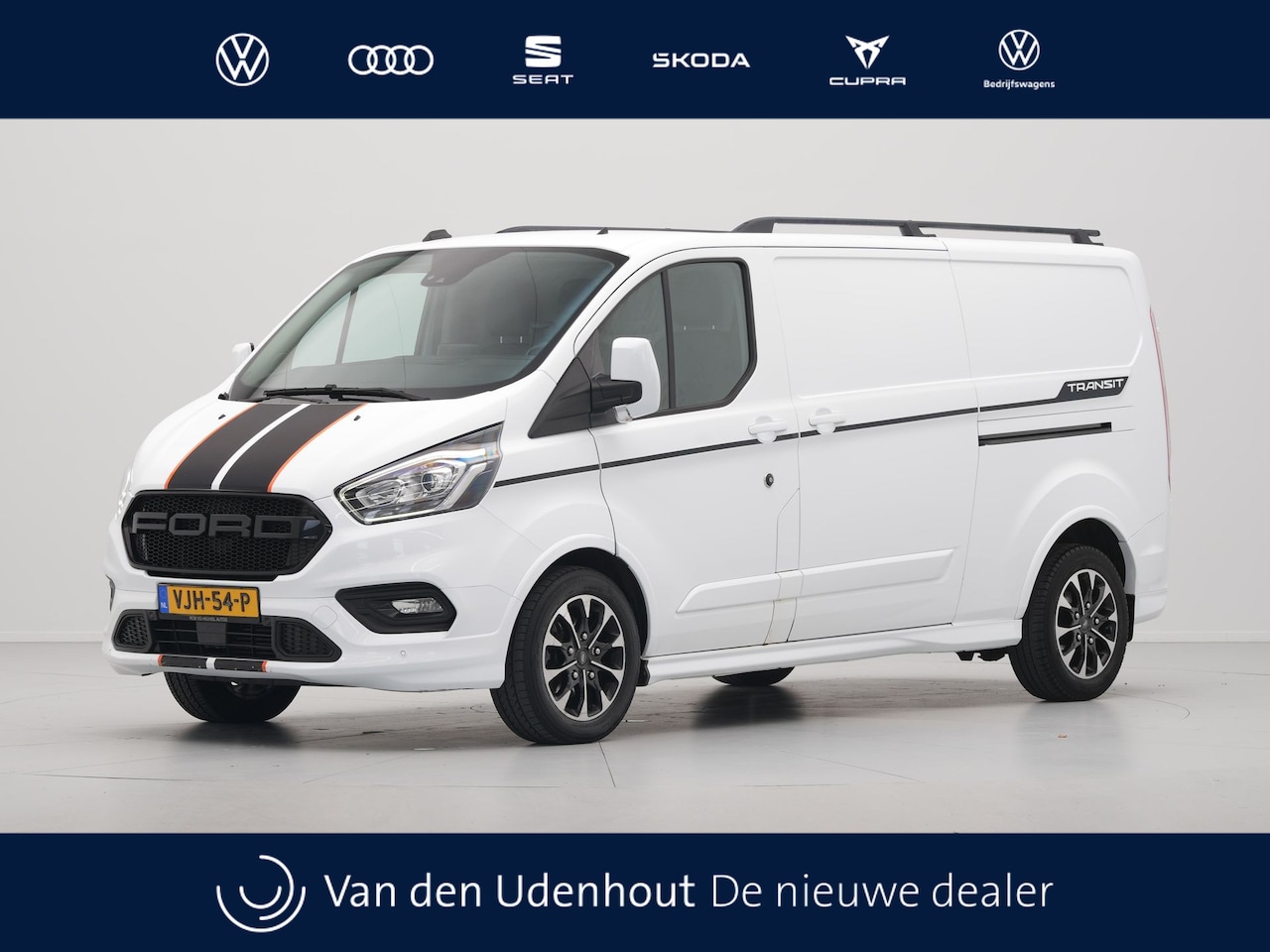 Ford Transit Custom - 320 2.0 TDCI 185pk L2H1 Sport Trekhaak Navigatie Stoelverwarming Camera Lm Velgen - AutoWereld.nl