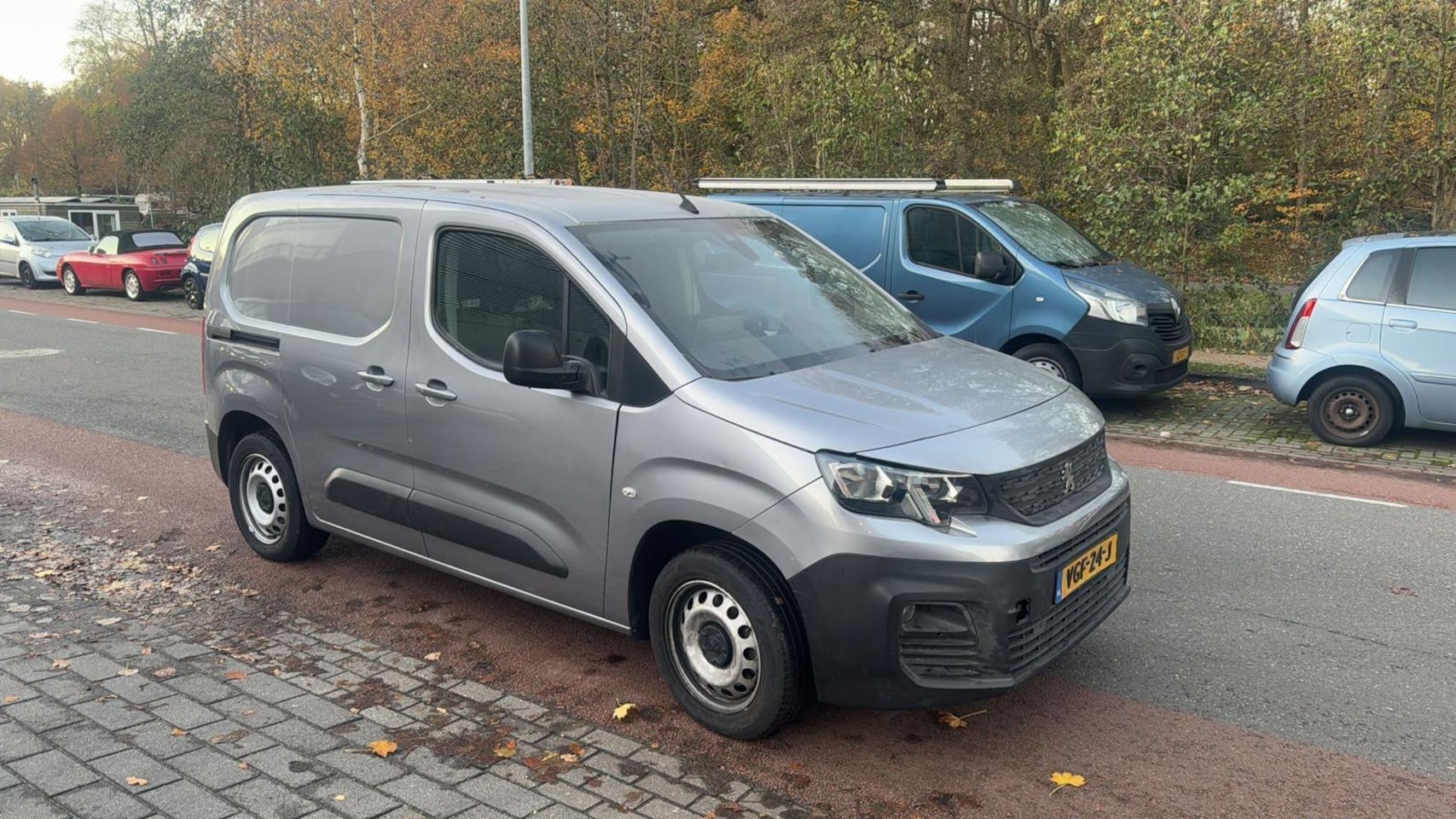 Peugeot Partner - 1.5 BlueHDI Premium Automaat Airco Navigatie Grijs 2020 - AutoWereld.nl