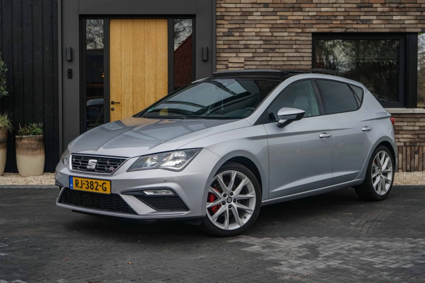 SEAT Leon - 1.4 EcoTSI FR Sport 150PK Panoramadak - AutoWereld.nl