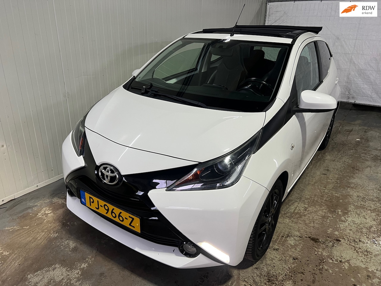 Toyota Aygo - 1.0 VVT-i x-wave FULL OPTIONS/Cabrio/Navi/Stoelver/Camera/Keyless/ - AutoWereld.nl