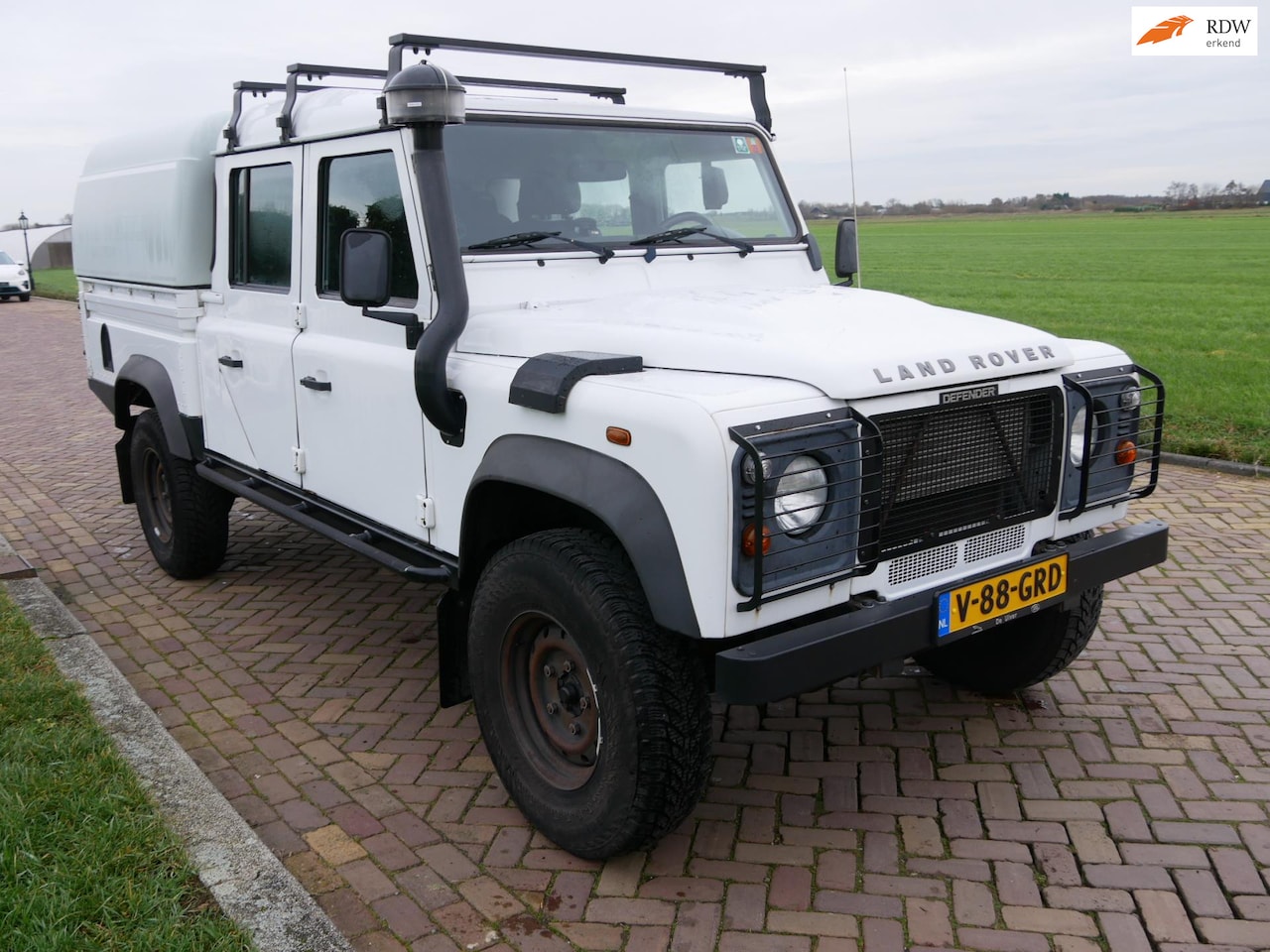 Land Rover Defender 130 - 2.2 D 130" S Crew Cab 6-GEAR 5-SEATS ** 22999 NETTO ** - AutoWereld.nl