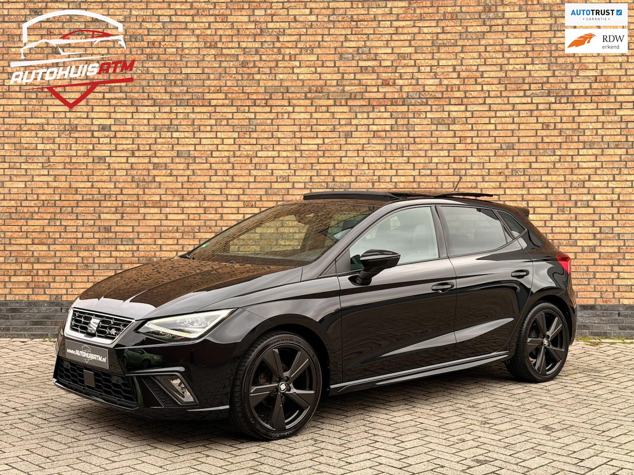 SEAT Ibiza - 1.0 TSI FR Black Edition Pano Cruise Led Stoelvw Cam Trekhk Climatr - AutoWereld.nl