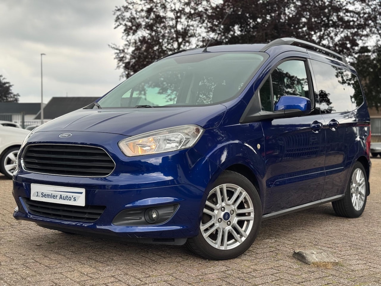 Ford Tourneo Courier - 1.0 Titanium AIRCO STOELVERW. TREKHAAK NWE.DRIEM 2XSCHUIFDEUR - AutoWereld.nl