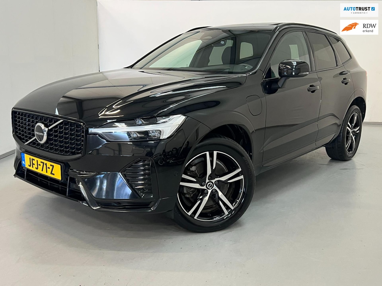 Volvo XC60 - 2.0 T8 Plug-in Hybrid AWD / Pano / BTW / Trekhaak - AutoWereld.nl