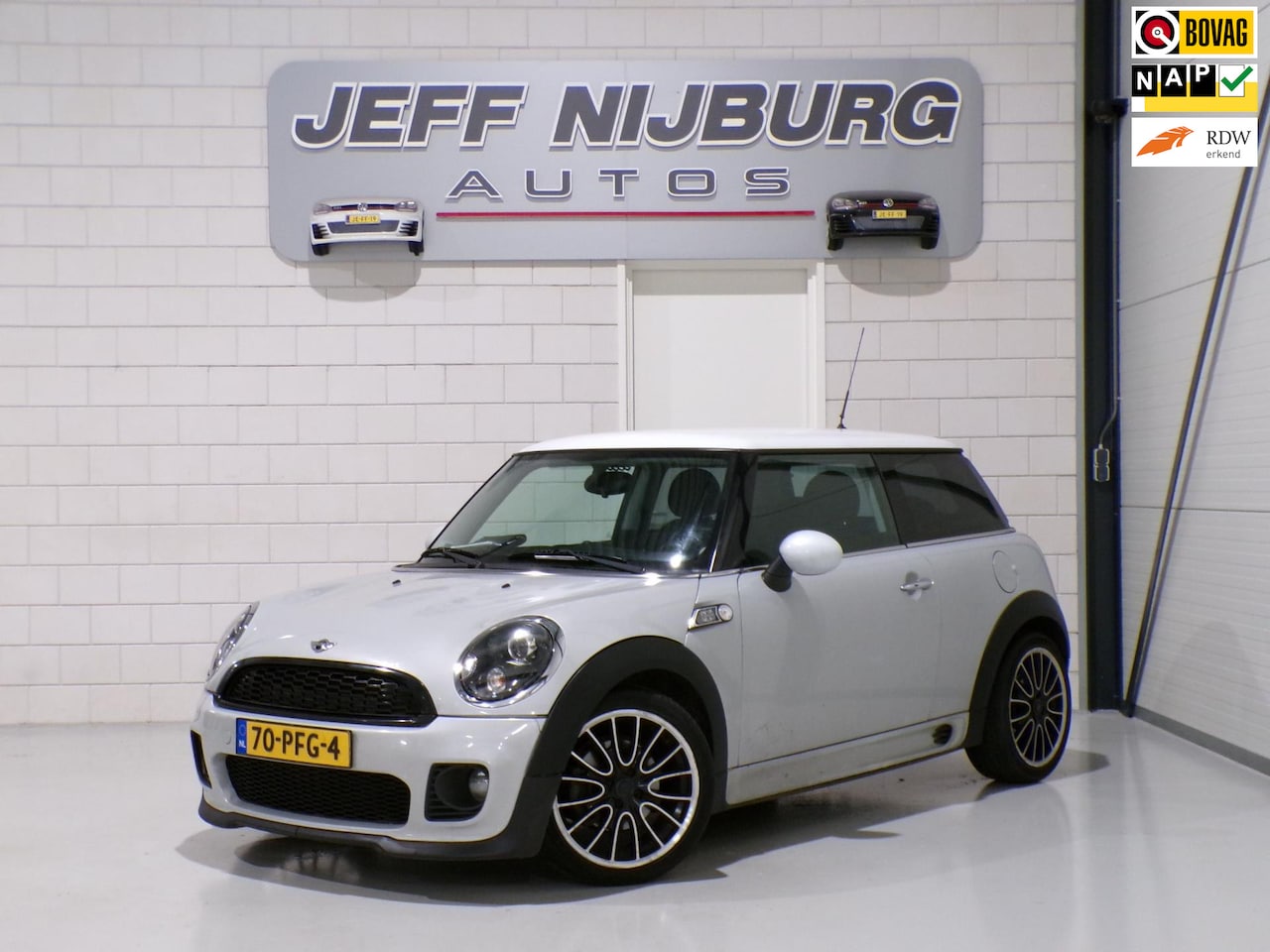 MINI John Cooper Works - Mini 1.6 JCW Camden "Origineel NL!" Cooper Xenon Harman-Kardon Bluetooth Navigatie Airco 1 - AutoWereld.nl
