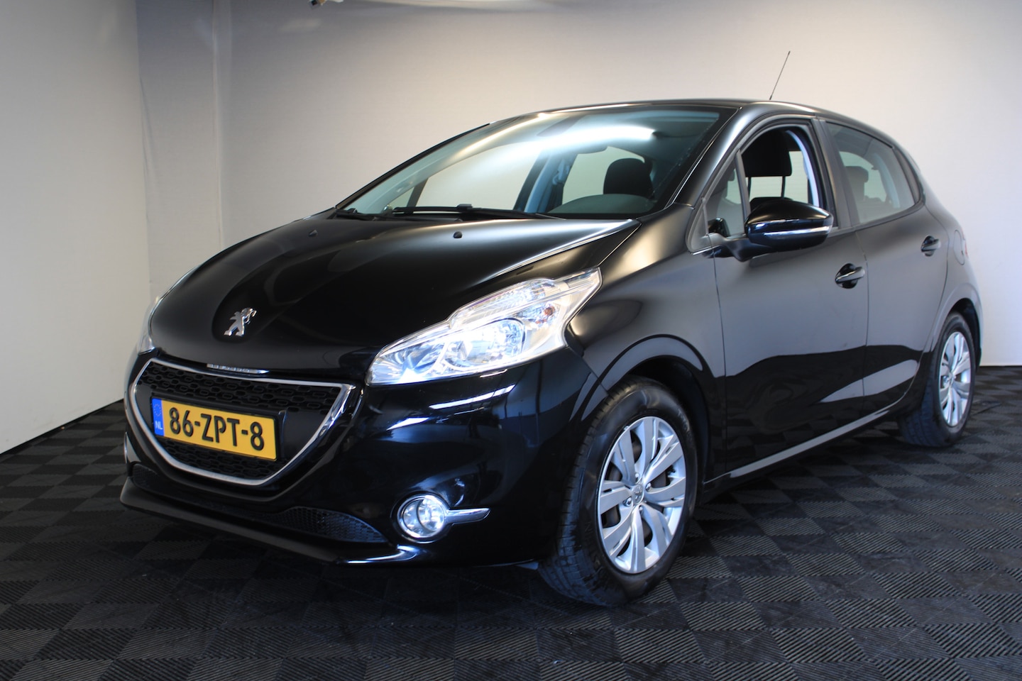 Peugeot 208 - 1.2 VTi Envy | Navi | Cruise | Trekhaak | - AutoWereld.nl