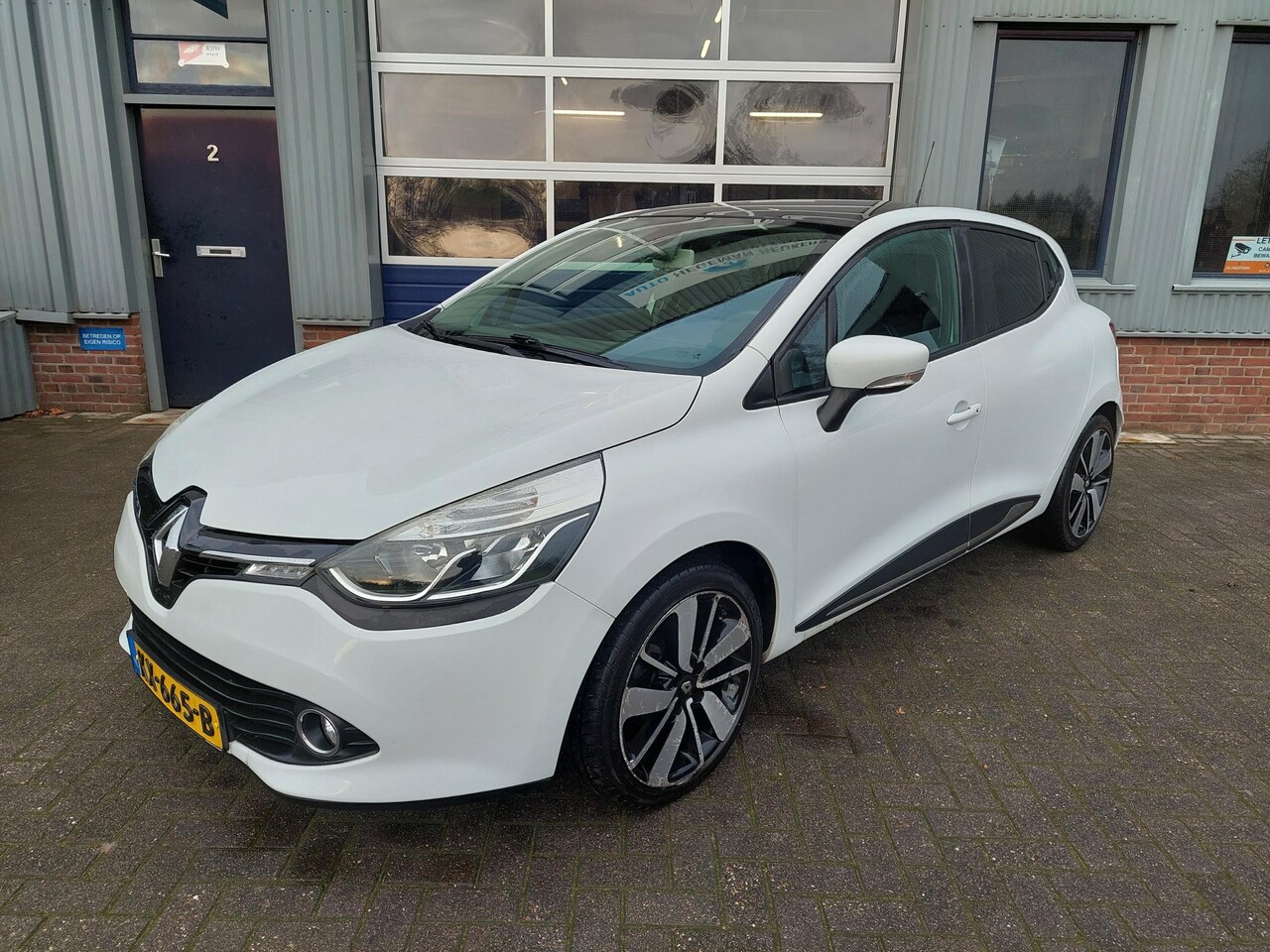 Renault Clio - 0.9 TCe ECO Limited andere motor 70000 kilometer met nieuwe distributieketting - AutoWereld.nl