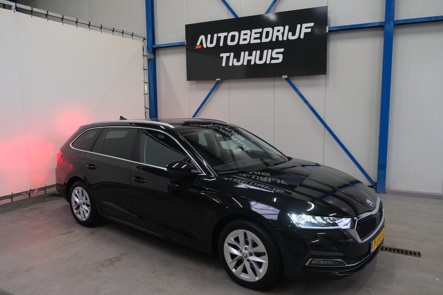 Skoda Octavia Combi - 1.0 e-TSI Business Edition Automaat - N.A.P. Airco, Cruise, PDC, Trekhaak. - AutoWereld.nl