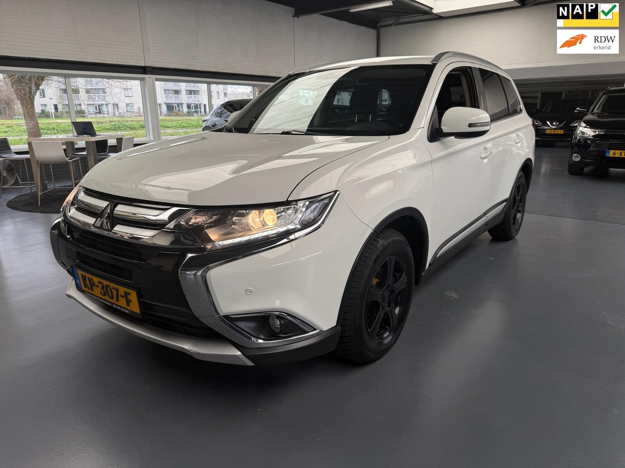 Mitsubishi Outlander - 2.0 Business Edition 2.0 Business Edition - AutoWereld.nl