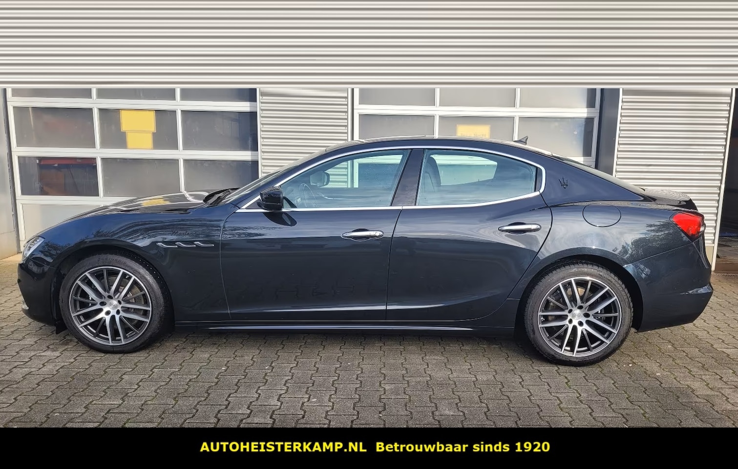 Maserati Ghibli - 3.0 V6 Modena 350 PK Glazen Schuifdak 20 Inch - AutoWereld.nl
