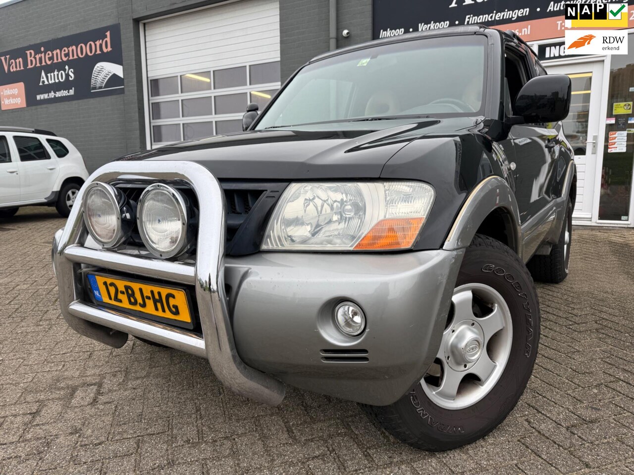 Mitsubishi Pajero - 3.2 Di-D GLX HR 4X4 in automaat met leer en trekhaak en airco en cruise controle - AutoWereld.nl