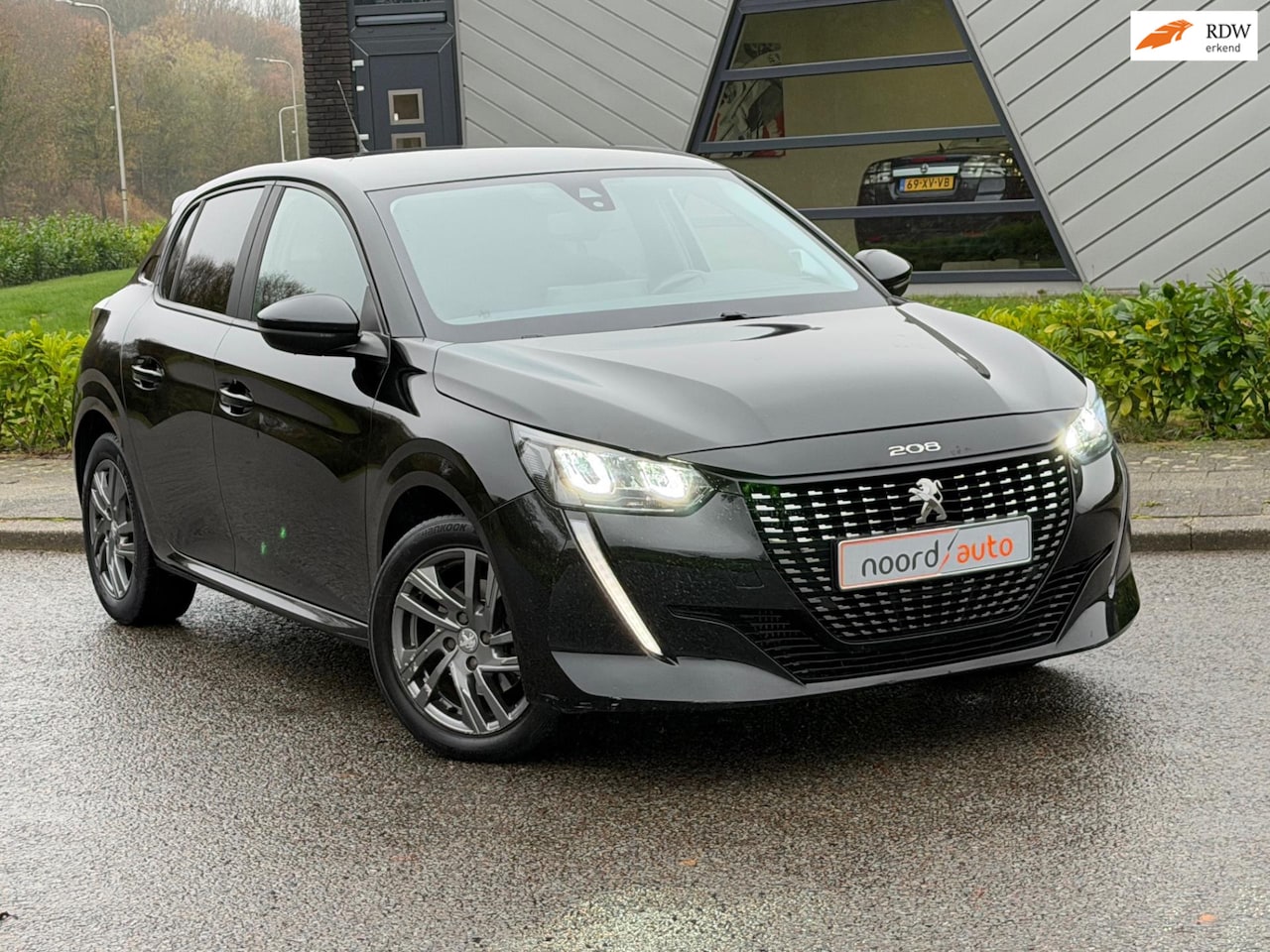 Peugeot 208 - 1.2 GT Automaat | Clima | Navi | DAB | - AutoWereld.nl