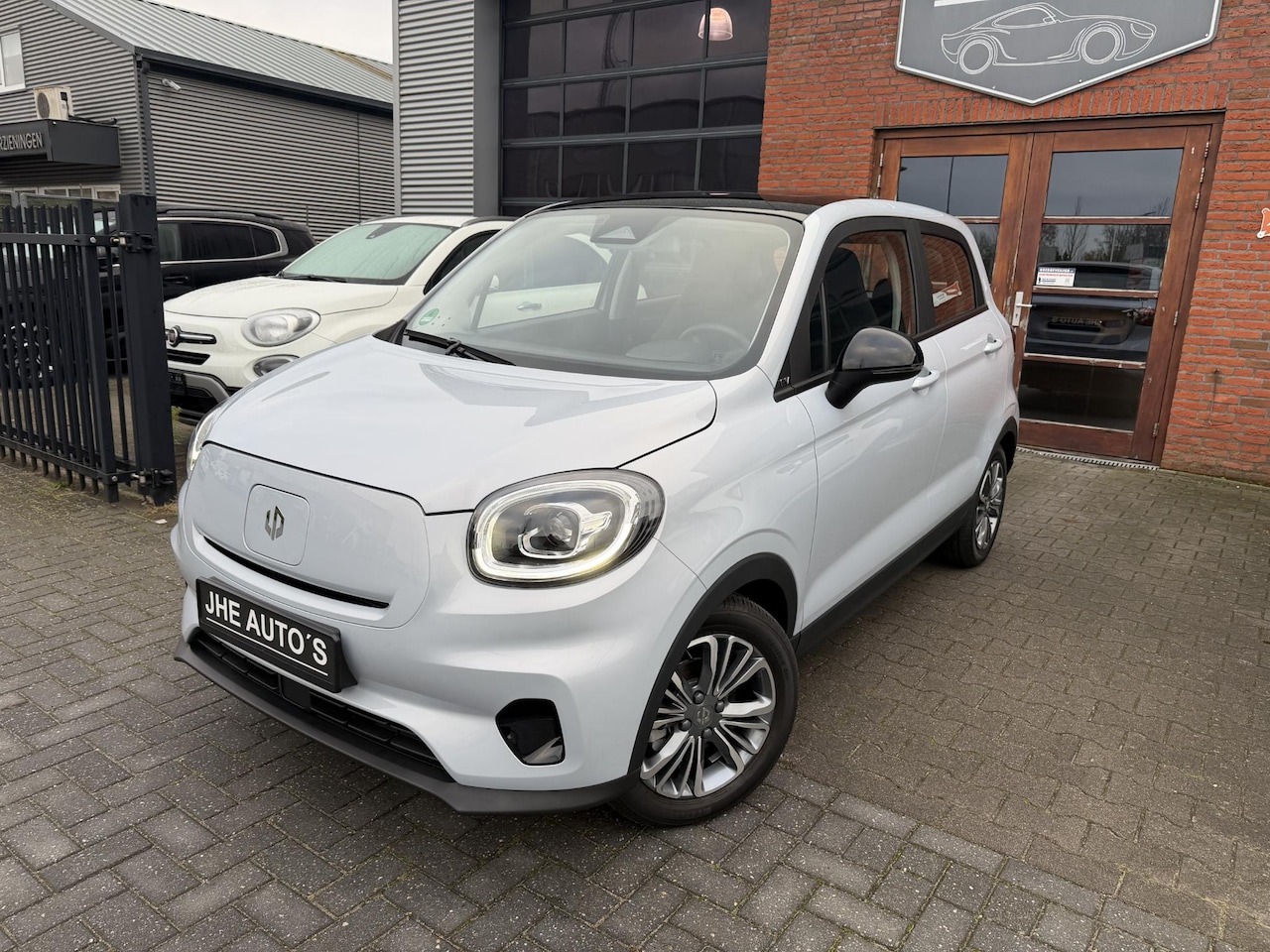 Leapmotor T03 - Design 37.3 kWh | Panoramadak | Navi | Camera - AutoWereld.nl