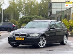 BMW 3-serie Touring - 318i Business Line | Automaat | Leder sportstoelen | Navigatie | Parkeersensoren | Stoelve