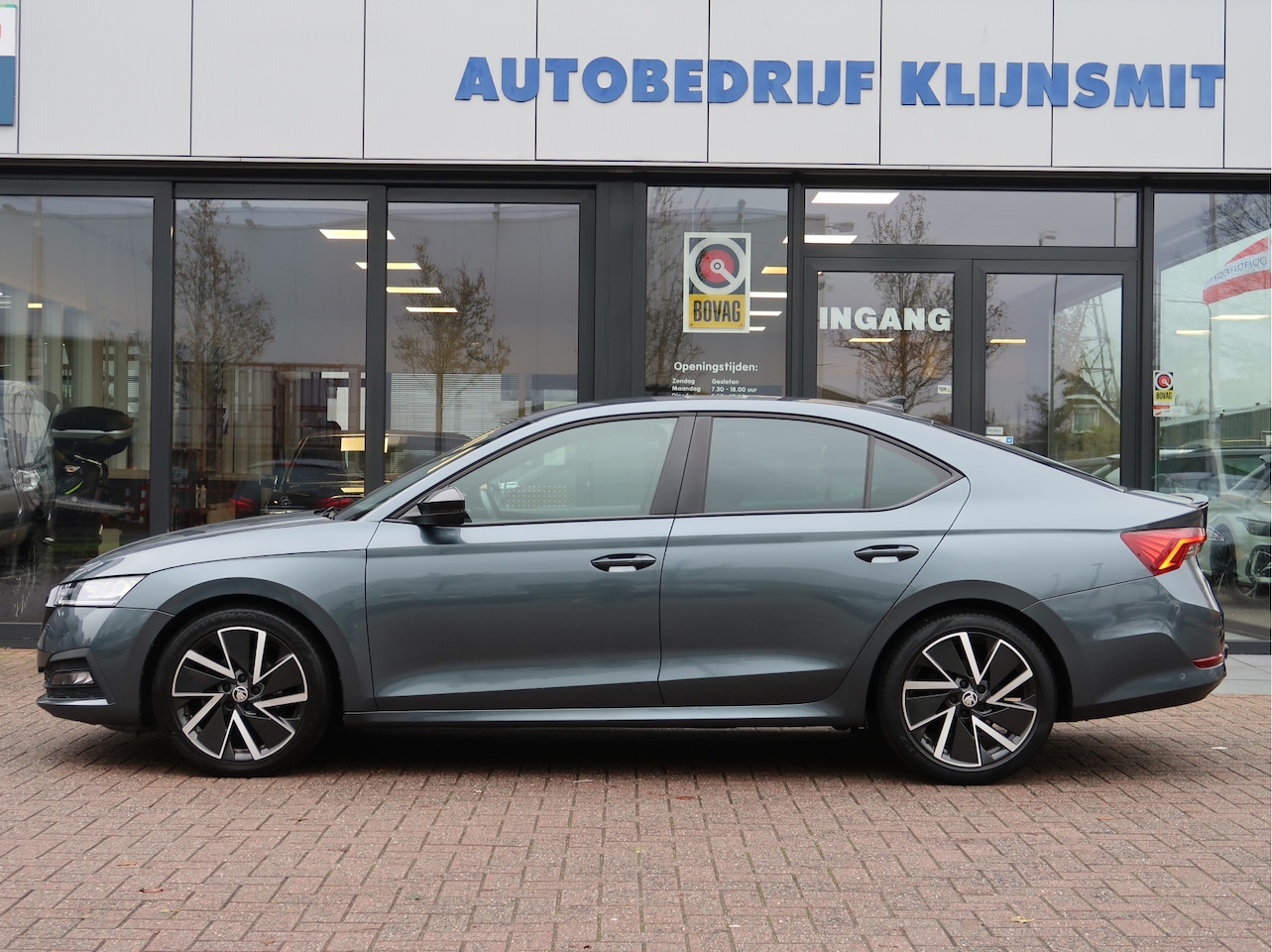 Skoda Octavia - 1.0 e-TSI Sport Business | 18 inch | Sportstoelen | Parkeersensoren | - AutoWereld.nl