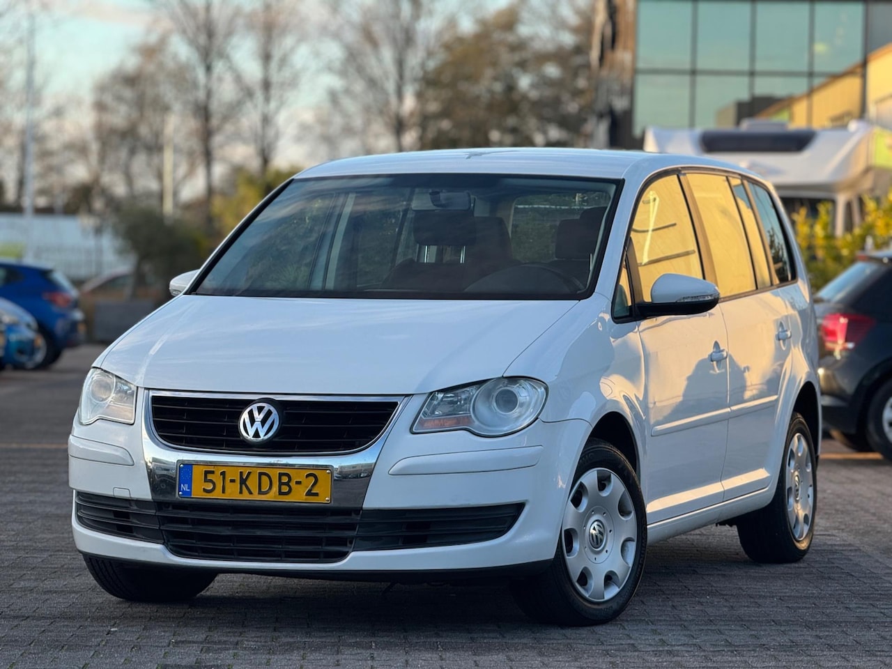 Volkswagen Touran - 1.9 TDI Comfortline | Automaat | 1e eigenaar | Parkeersensoren | Trekhaak | Elektrische sp - AutoWereld.nl