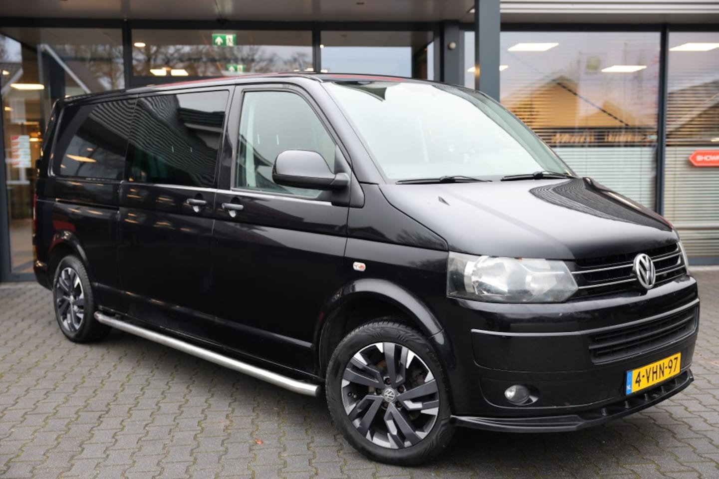 Volkswagen Transporter - 2.0 TDI L2H1 DUBBEL CABINE COMFORTLINE A/T 5 SITZ VAN - AutoWereld.nl