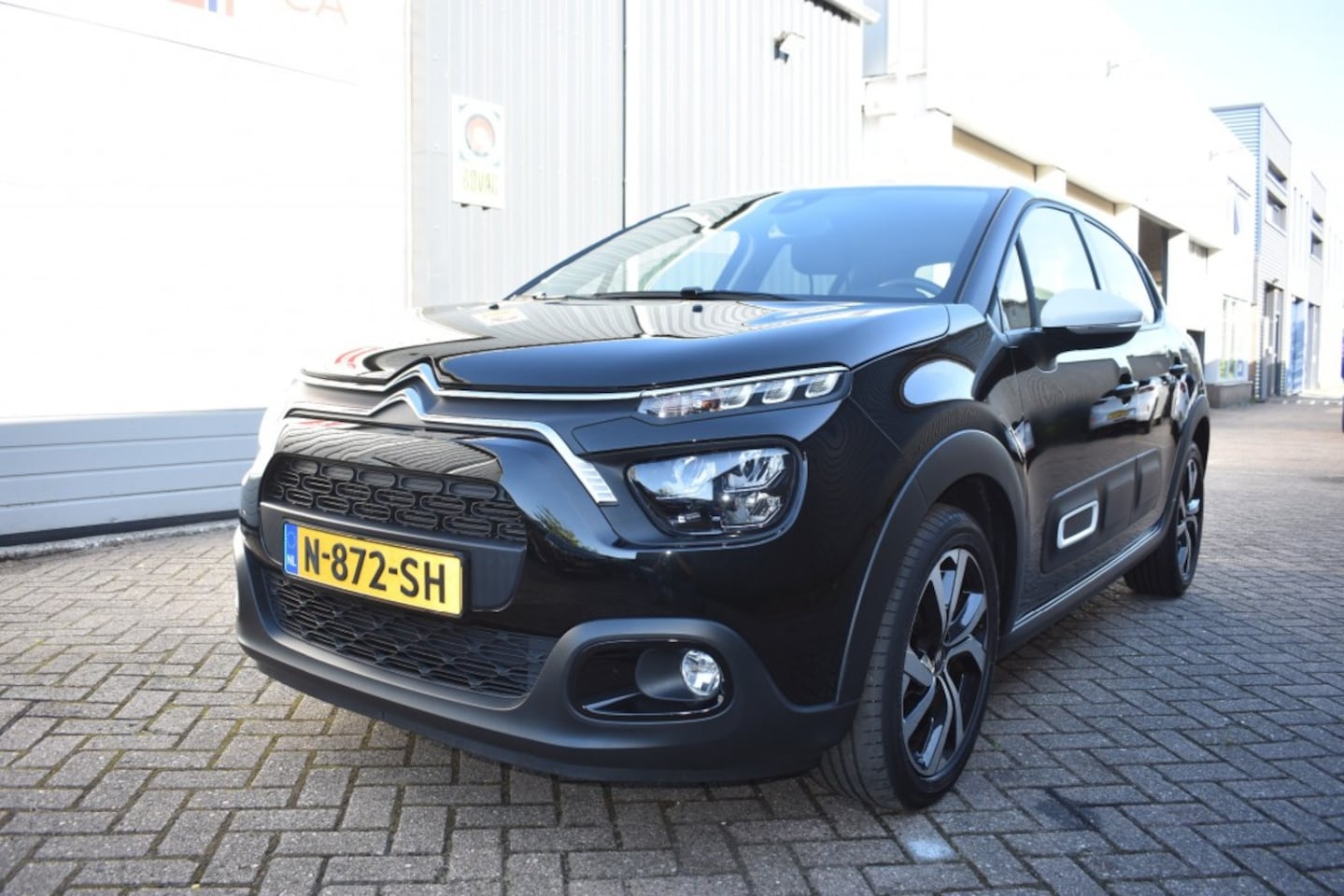 Citroën C3 - 1.2 PureTech Shine 1e eig. 110 Pk. - AutoWereld.nl