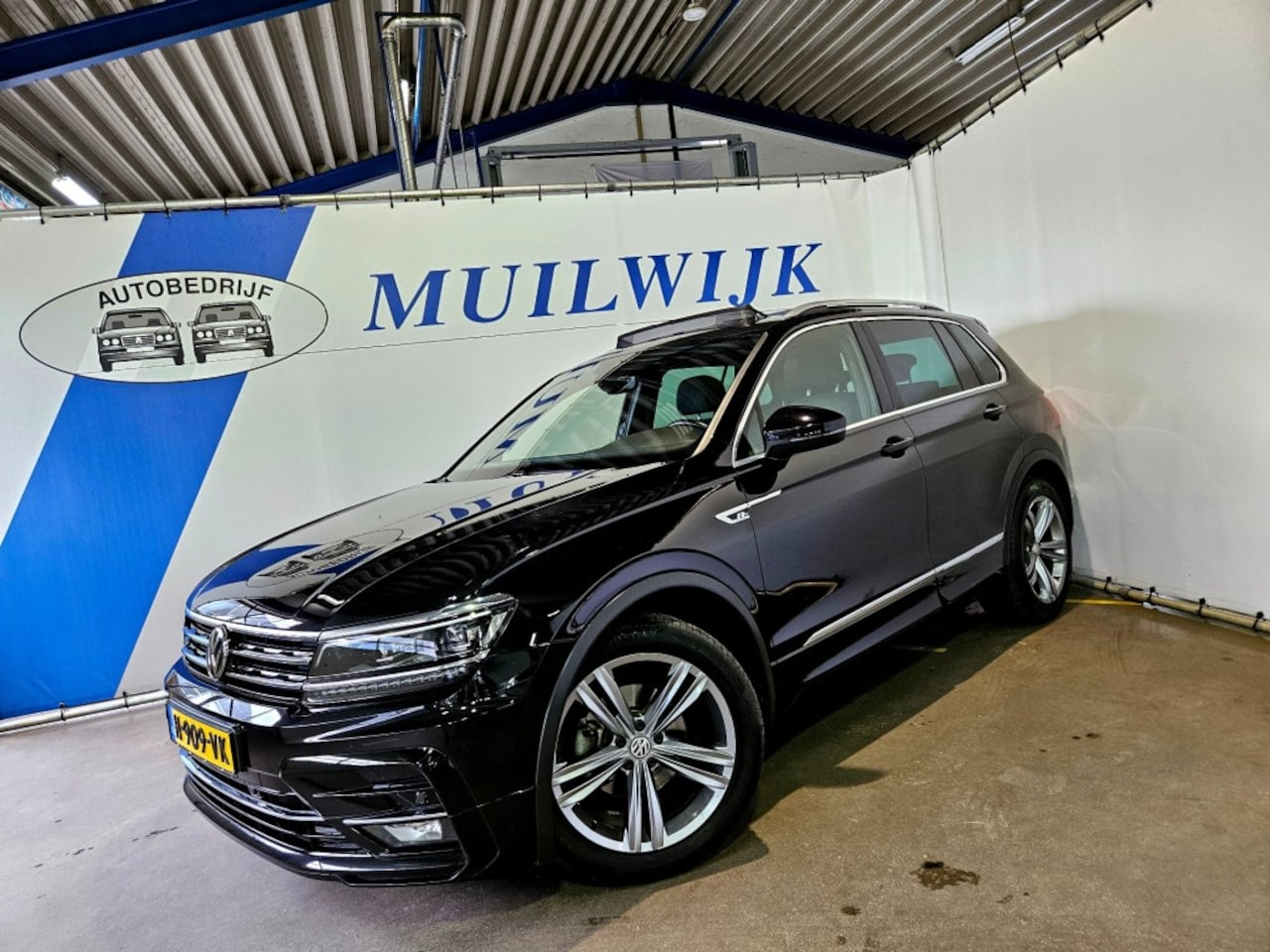 Volkswagen Tiguan - 1.5 TSI R-Line Highline / Panoramadak / NL Auto - AutoWereld.nl