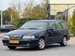 Volvo V70 - 2.5 Exclusive-Line | Automaat | Leder stoelen | Trekhaak | Stoelverwarming | Airco