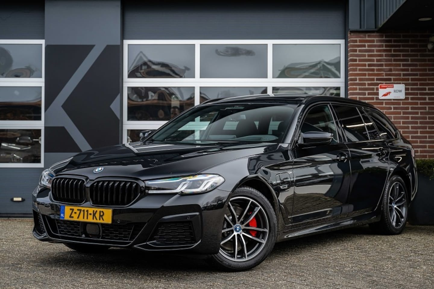 BMW 5-serie - 530 530e M Sport | Panorama | Head-Up | Hifi | Laser | Leder | Keyless | Camera | ACC | El - AutoWereld.nl