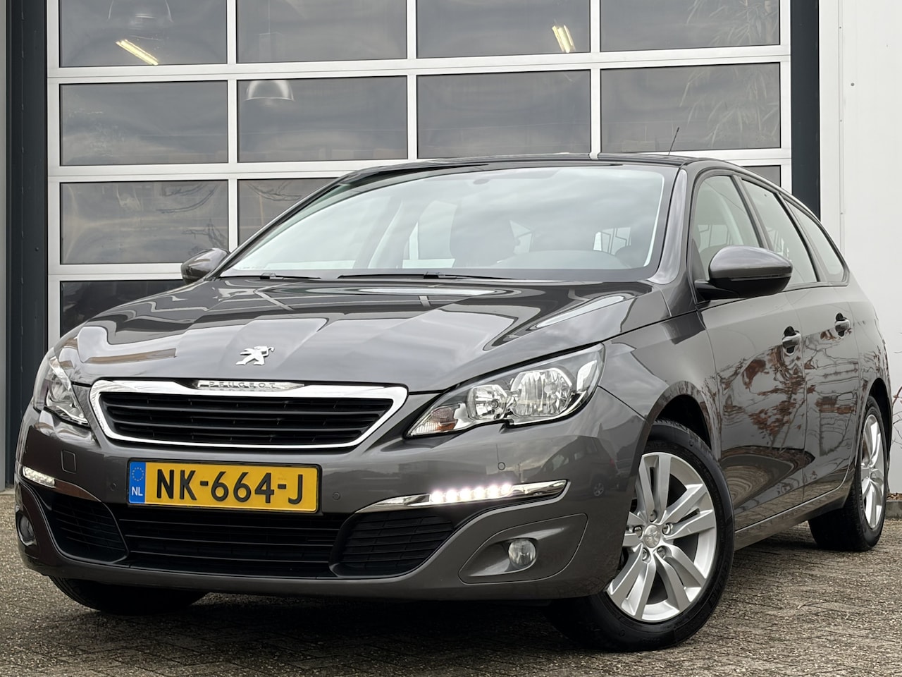 Peugeot 308 SW - 1.2 PureTech Blue Lease Premium 131pk | Achteruitrijcamera | Audio-navigatie full map | Cr - AutoWereld.nl
