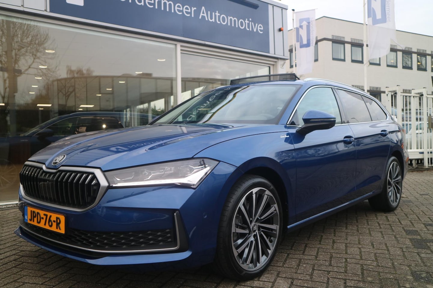 Skoda Superb Combi - 1.5 TSI MHEV Combi Lauren & Klement | Lederen bekleding, Canton Sound System, Panoramadak - AutoWereld.nl