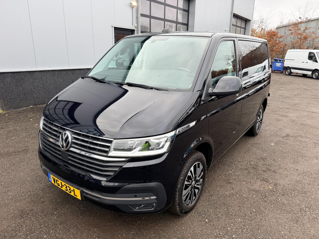 Volkswagen Transporter - 2.0 TDI 150PK L1H1 Bulli Edition Leer Virtual Cockpit - AutoWereld.nl