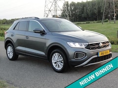 Volkswagen T-Roc - 1.0TSI Life Business Met LED I NAVIG I PDC I STOEL VERW